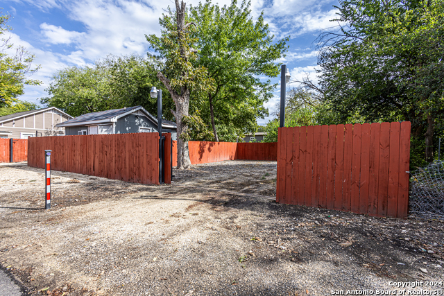 Image 41 of 43 For 1202 Center N