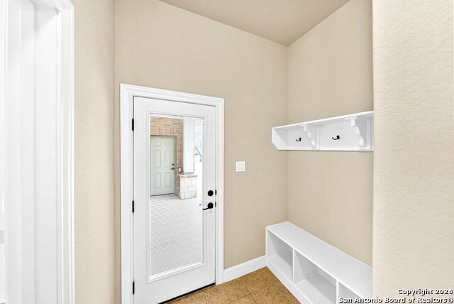 Image 41 of 91 For 10811 Zedernholz Run