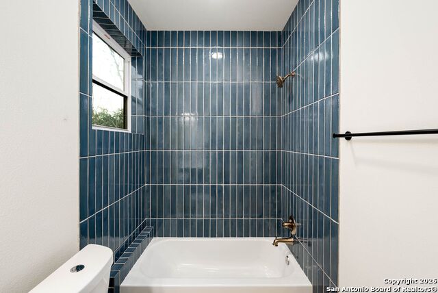 Image 32 of 69 For 118 San Antonio Blvd