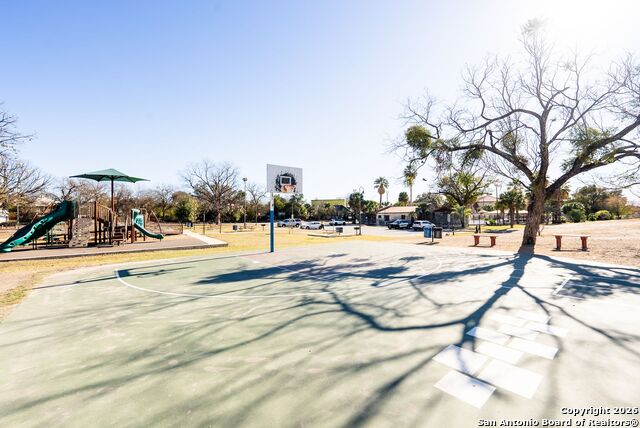 Image 51 of 69 For 118 San Antonio Blvd