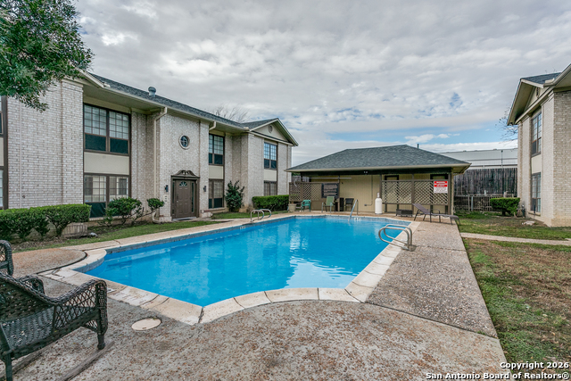 Image 11 of 12 For 165 Rampart W 104