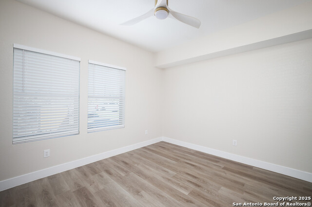 Image 5 of 5 For 1644 Mistletoe  101