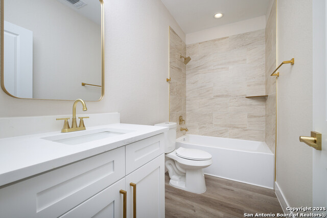 Image 2 of 5 For 1644 Mistletoe  201