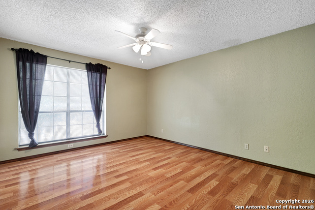 Image 18 of 30 For 8633 Datapoint  224