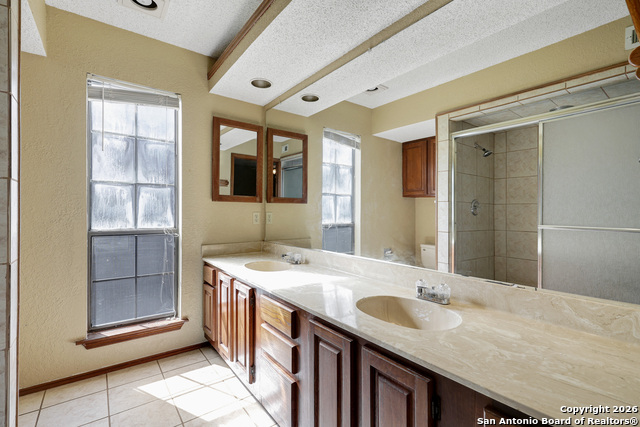 Image 20 of 30 For 8633 Datapoint  224