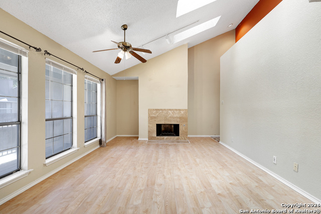 Image 3 of 30 For 8633 Datapoint  224