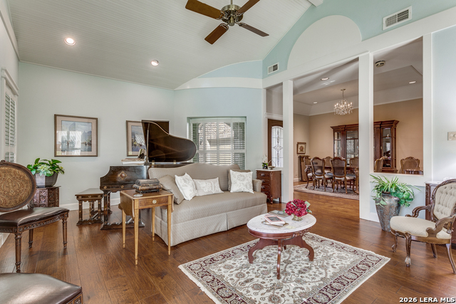 Image 9 of 18 For 2 Cheltenham