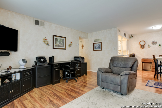 Image 4 of 25 For 6718 Callaghan Rd  307