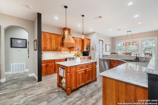 Image 14 of 99 For 103 Rio Grande Dr