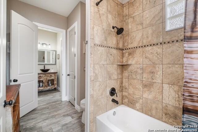 Image 39 of 99 For 103 Rio Grande Dr