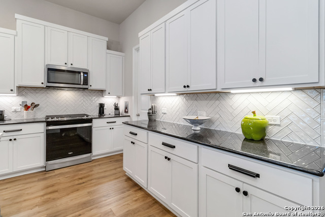 Image 23 of 50 For 1030 Cadogan Squire