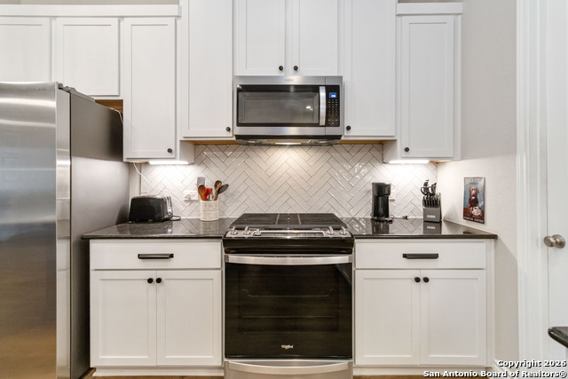 Image 24 of 50 For 1030 Cadogan Squire