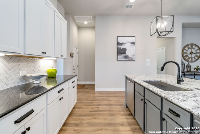 Image 26 of 50 For 1030 Cadogan Squire