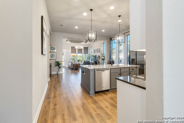 Image 28 of 50 For 1030 Cadogan Squire