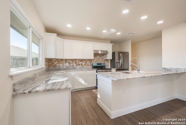 Image 11 of 39 For 3330 Sackville Dr