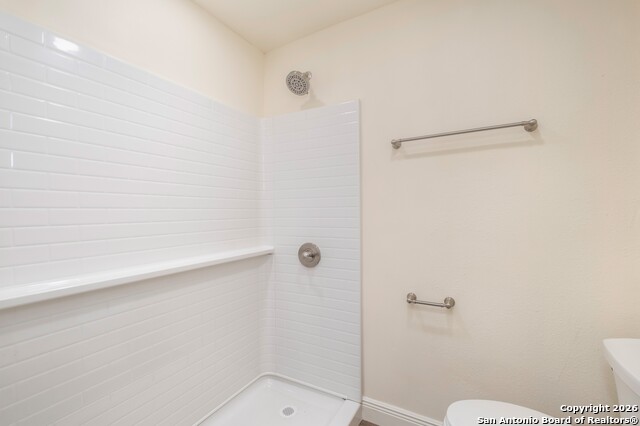 Image 19 of 39 For 3330 Sackville Dr