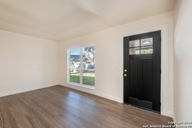 Image 3 of 39 For 3330 Sackville Dr