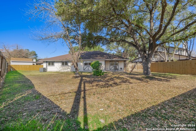 Image 36 of 39 For 3330 Sackville Dr