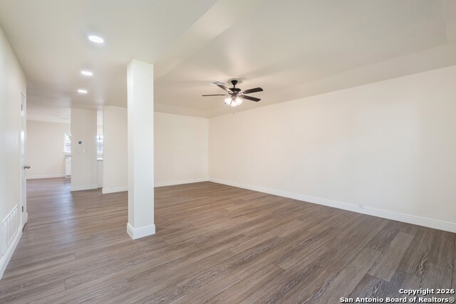 Image 4 of 39 For 3330 Sackville Dr