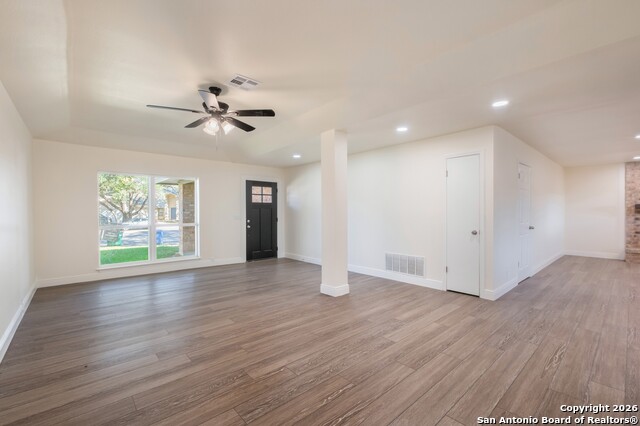 Image 5 of 39 For 3330 Sackville Dr