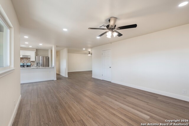 Image 7 of 39 For 3330 Sackville Dr