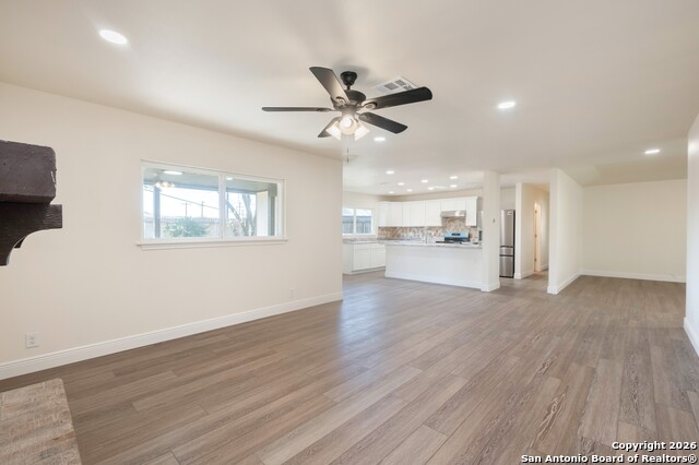 Image 8 of 39 For 3330 Sackville Dr