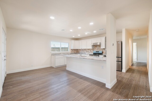 Image 9 of 39 For 3330 Sackville Dr