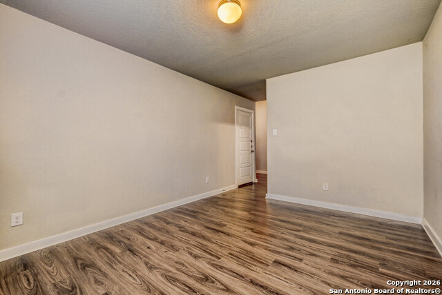 Image 4 of 27 For 10583 Penelope