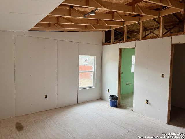 Image 8 of 12 For 685 Riverside