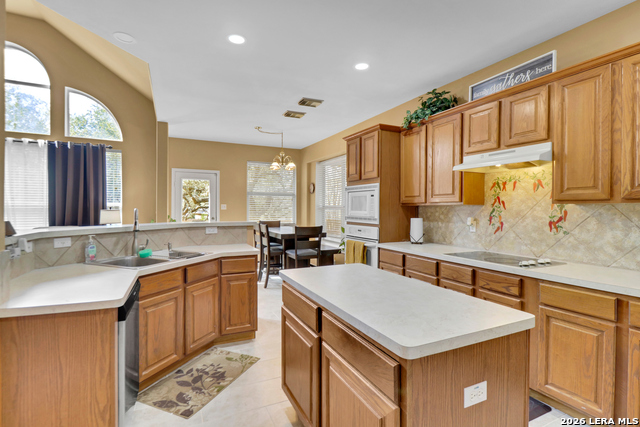 Listing photo id 11 for 2611 Menard  