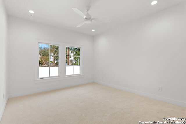 Image 33 of 37 For 817 Garraty  