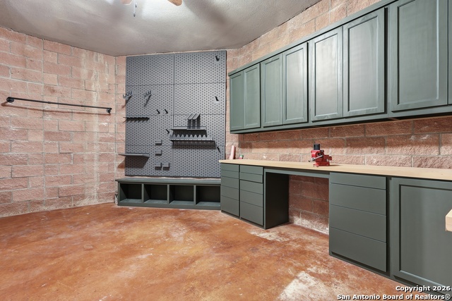 Image 36 of 57 For 2435 Winding View