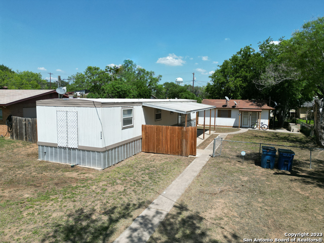 Details for 215 Greenlawn Ave  A, Pleasanton, TX 78064