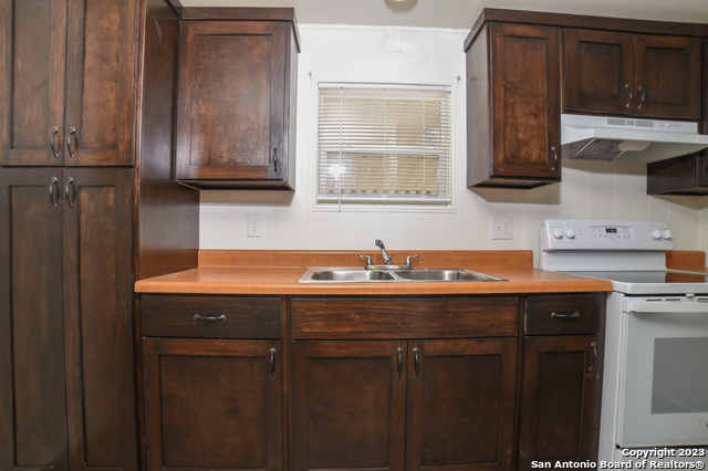 Image 11 of 31 For 215 Greenlawn Ave  A