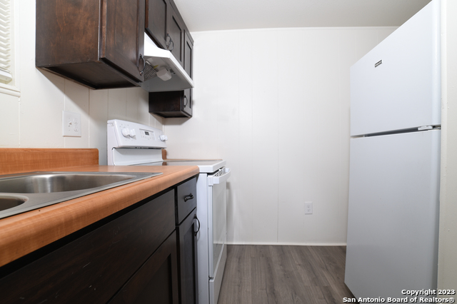 Image 13 of 31 For 215 Greenlawn Ave  A