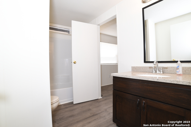 Image 18 of 31 For 215 Greenlawn Ave  A