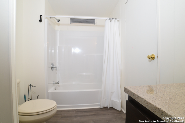 Image 19 of 31 For 215 Greenlawn Ave  A