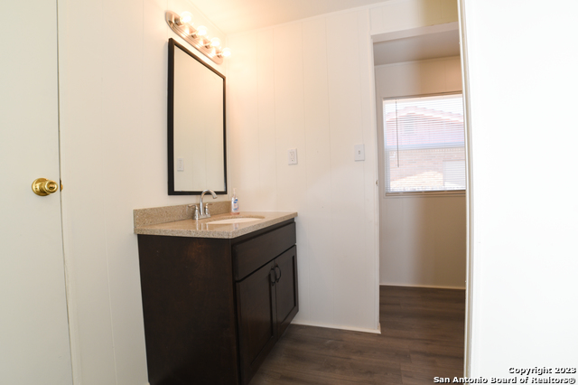 Image 20 of 31 For 215 Greenlawn Ave  A