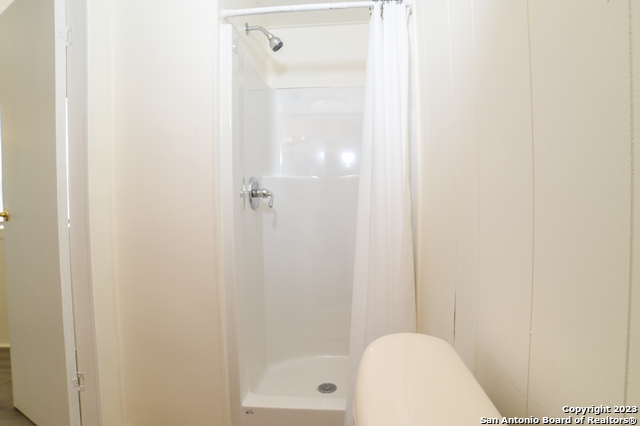 Image 26 of 31 For 215 Greenlawn Ave  A