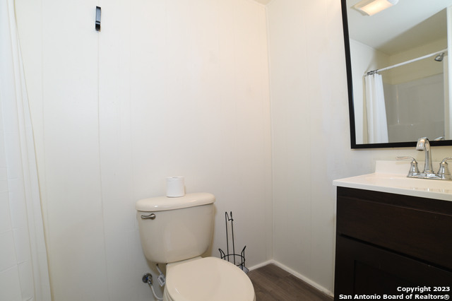 Image 27 of 31 For 215 Greenlawn Ave  A