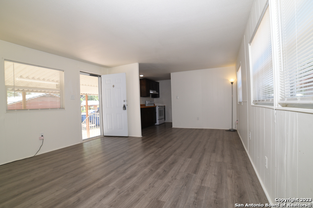 Image 6 of 31 For 215 Greenlawn Ave  A