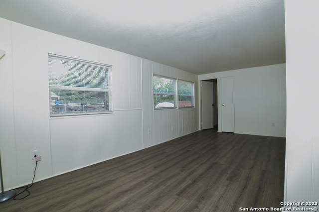 Image 7 of 31 For 215 Greenlawn Ave  A