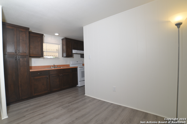 Image 9 of 31 For 215 Greenlawn Ave  A