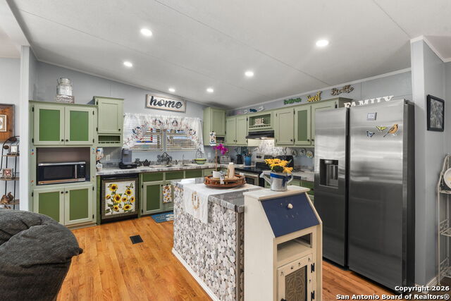 Image 11 of 51 For 166 Elm Shore