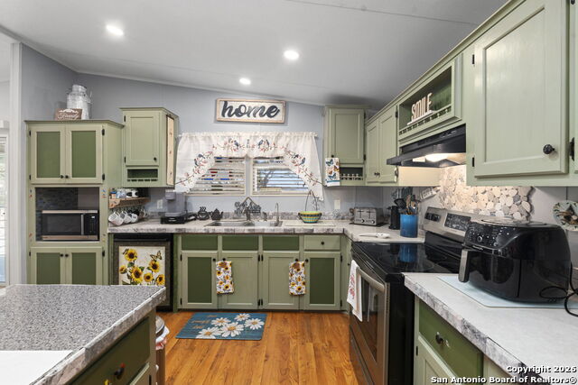 Image 12 of 51 For 166 Elm Shore