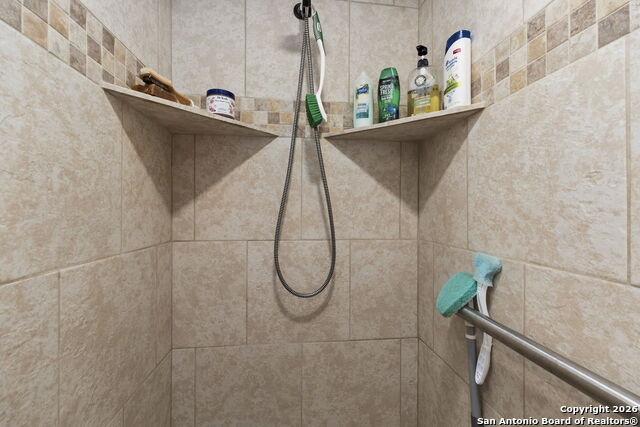 Image 20 of 51 For 166 Elm Shore