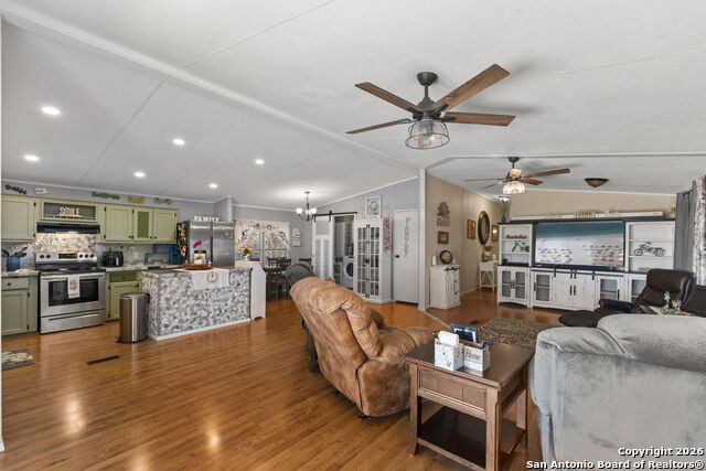 Image 7 of 51 For 166 Elm Shore