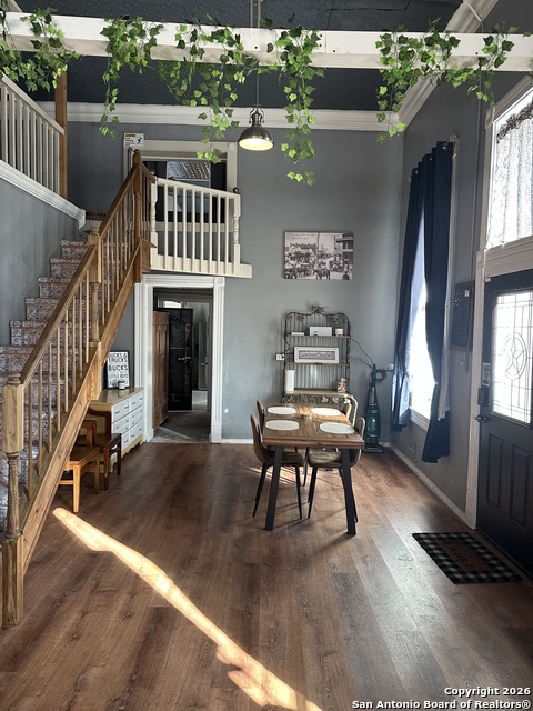 Image 4 of 18 For 412 Center St N