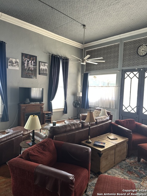 Image 6 of 18 For 412 Center St N