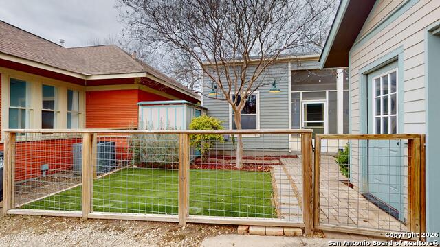 Image 34 of 37 For 819 W French Pl